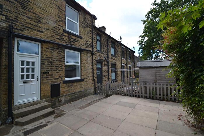 2 Bedroom Terraced House For Sale In Park Road, Thackley, BD10