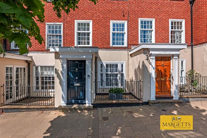 4 Bedroom Terraced House For Sale In West Street, Warwick, CV34