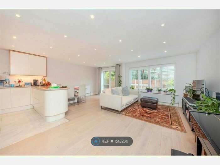 4 Bedroom Detached House To Rent In Summerleigh, Weybridge, KT13
