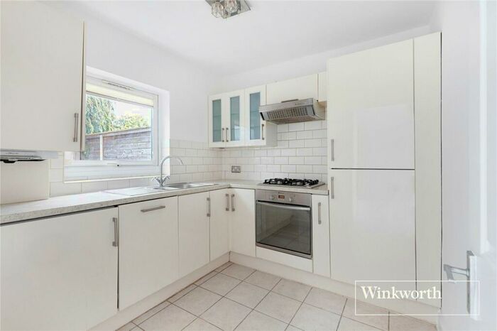 2 Bedroom Apartment To Rent In Station Close, Finchley, London, N3