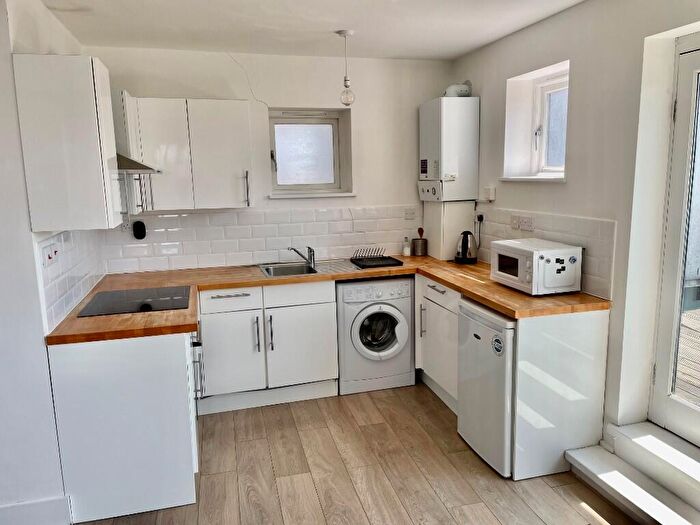 2 Bedroom Flat To Rent In Rollins Street, London, SE15