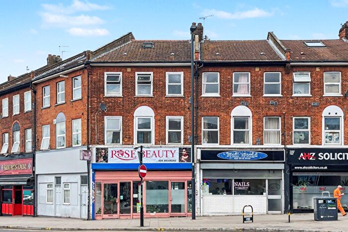 3 Bedroom Flat For Sale In Neasden Lane, London, NW10