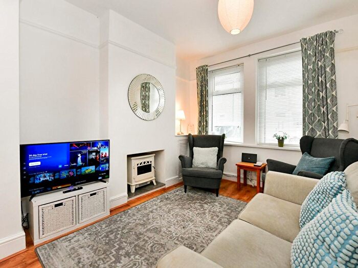 2 Bedroom Flat To Rent In Canton, London, CF5