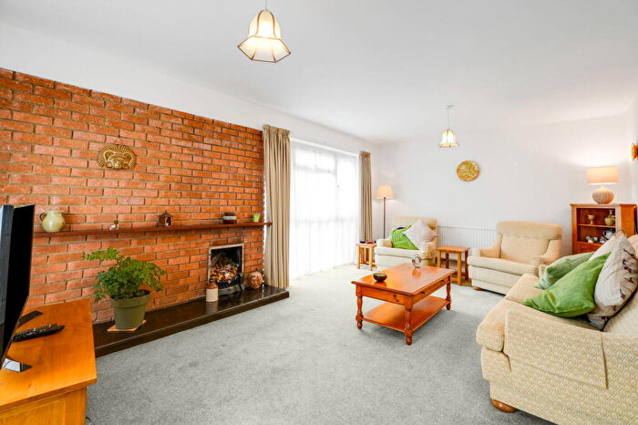 4 Bedroom Detached House For Sale In The Paddock, Lower Boddington, Northamptonshire, NN11