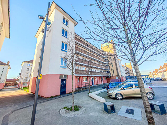 2 Bedroom Flat To Rent In Barnfield Road, Plumstead, London, SE18