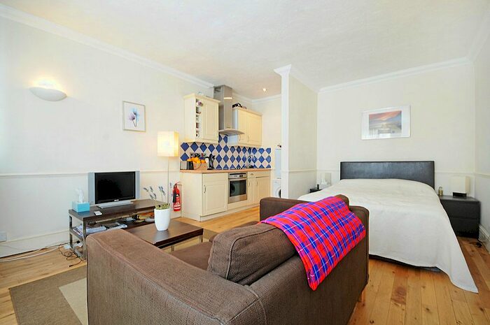 Studio To Rent In Gloucester Terrace, Bayswater, W2