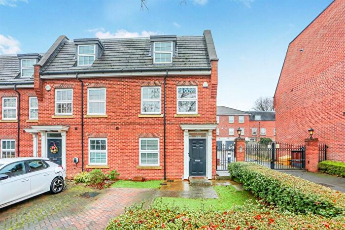 4 Bedroom Town House For Sale In Langley Park Road, Sutton, SM2