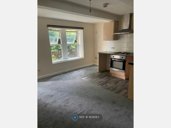 1 Bedroom Flat To Rent In Devonshire Street, Huddersfield, HD1