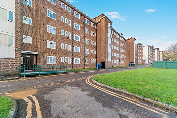 2 Bedroom Flat For Sale In Restons Crescent, London, SE9
