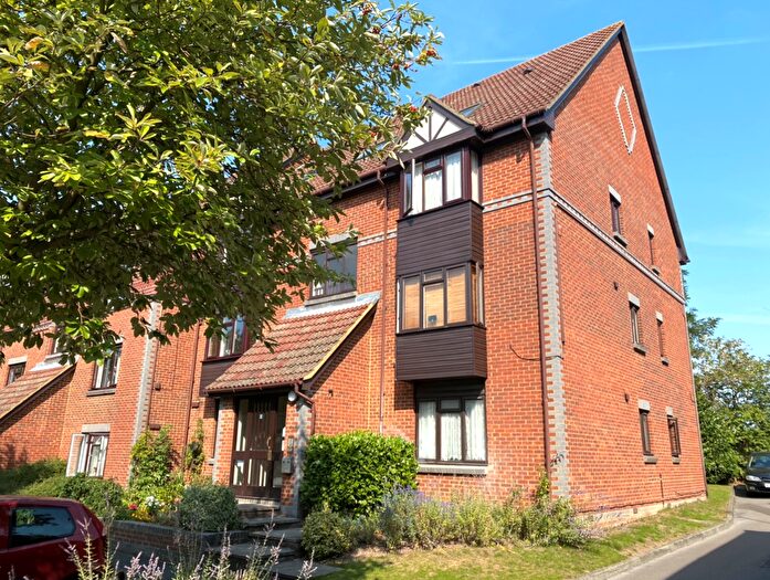 1 Bedroom Flat For Sale In Templecombe Mews, Oriental Road, Woking, GU22
