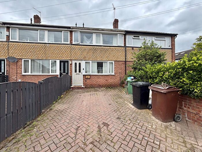3 Bedroom Terraced House For Sale In Park Avenue, Allerton Bywater, Castleford, WF10
