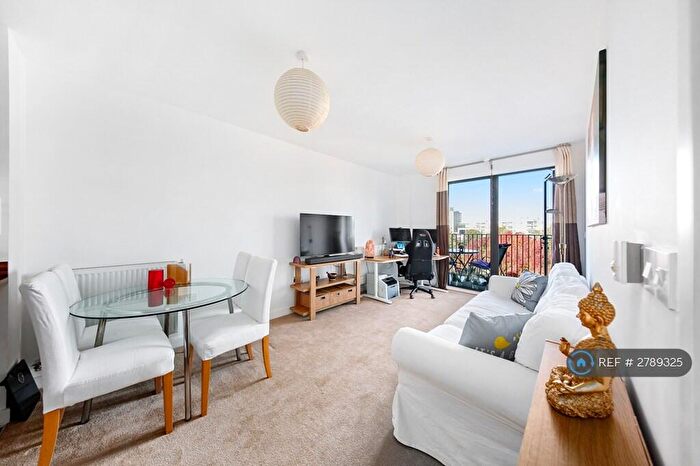 1 Bedroom Flat To Rent In Martineau Square, London, E1