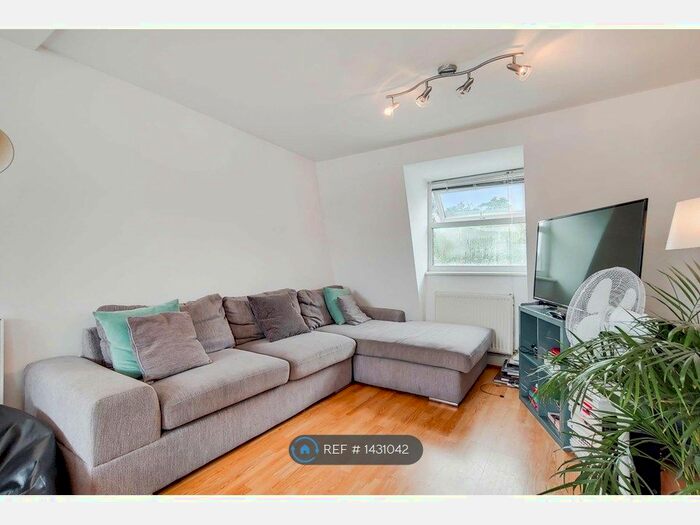 3 Bedroom Flat To Rent In Downs Road, London, E5