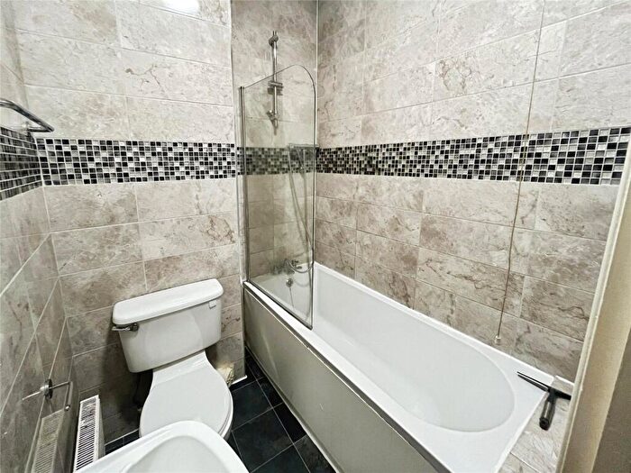 1 Bedroom Flat To Rent In High Street, Chatham, Kent, ME4