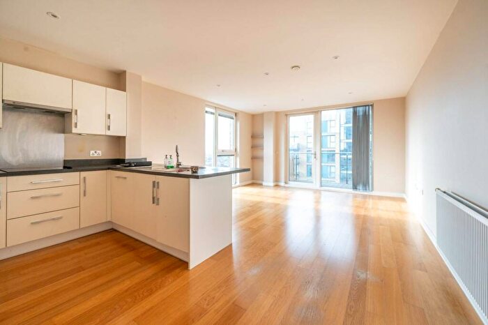 2 Bedroom Flat To Rent In East Central Apartments, Walthamstow, London, E17