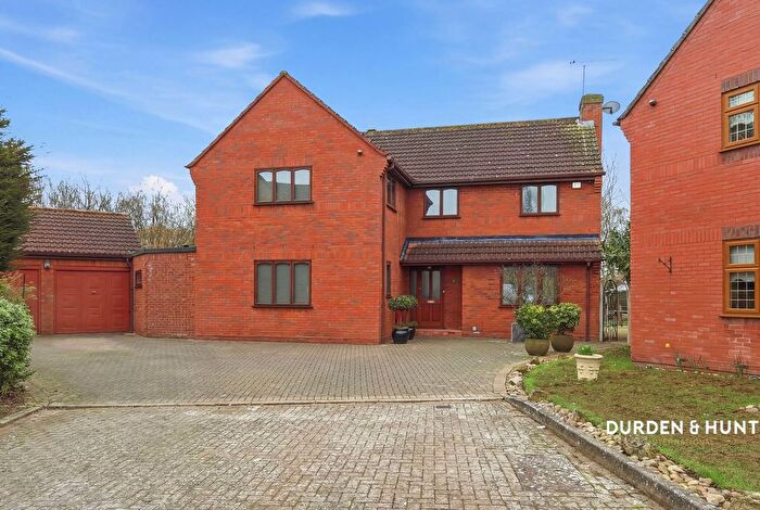 6 Bedroom Property For Sale In Tyle Green, Hornchurch, RM11