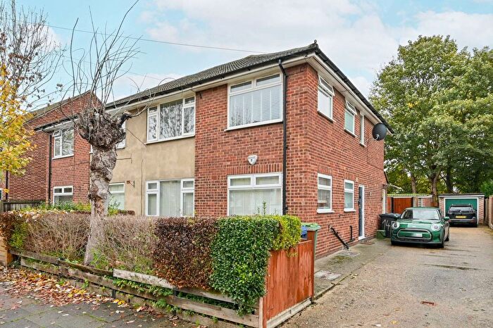 2 Bedroom Flat To Rent In Carlyle Road, Ealing, London, W5