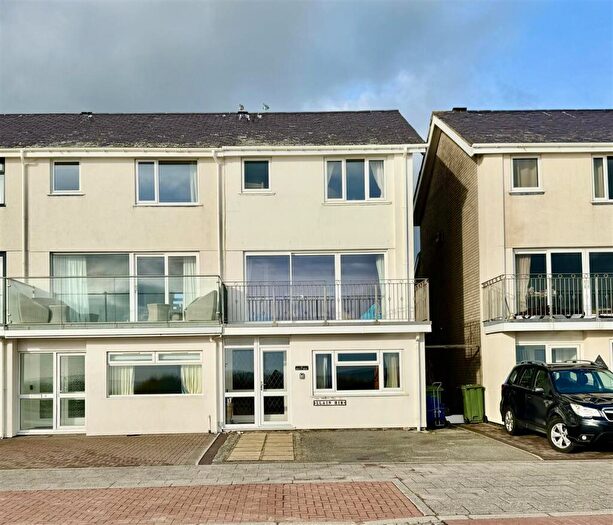 4 Bedroom Town House For Sale In Victoria Parade, Pwllheli, LL53