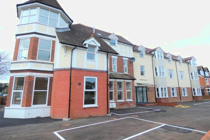 2 Bedroom Flat To Rent In Cheriton Road, Folkestone, Kent, CT19