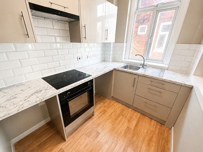 1 Bedroom Flat To Rent In West Parade, Grimsby, Lincolnshire, DN31