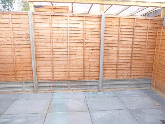 3 Bedroom Flat To Rent In Alfred Road, Sutton, SM1