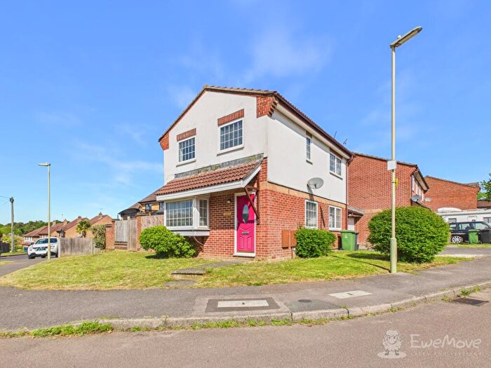 3 Bedroom Semi-Detached House For Sale In Grasmere Close, Bordon, Hampshire, GU35