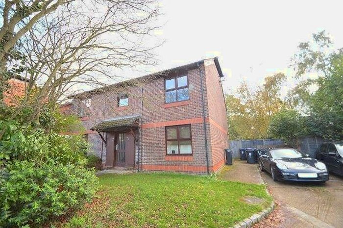 1 Bedroom Flat To Rent In Bainton Mead, Woking, GU21