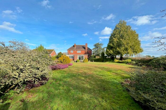 3 Bedroom Detached House For Sale In Hale, SP6