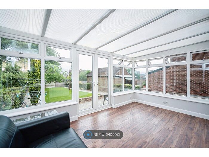 4 Bedroom Semi-Detached House To Rent In The Shades, Rochester, ME2