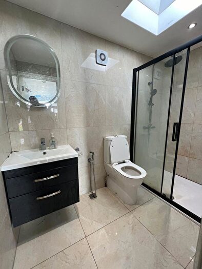 2 Bedroom Flat To Rent In Brisbane Road, Ilford, IG1