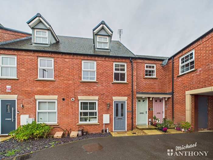 3 Bedroom Town House For Sale In Heron Road, Leighton Buzzard, Bedfordshire, LU7