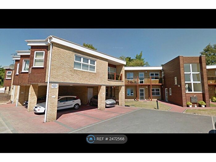 2 Bedroom Flat To Rent In Sampson House, Welling, DA16