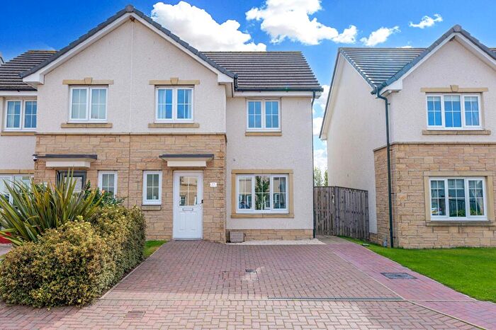 3 Bedroom Semi-Detached House For Sale In Poynters Road, Broxburn, EH52