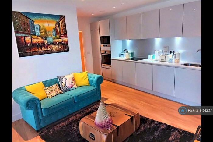 2 Bedroom Flat To Rent In Station Road, London, SE13