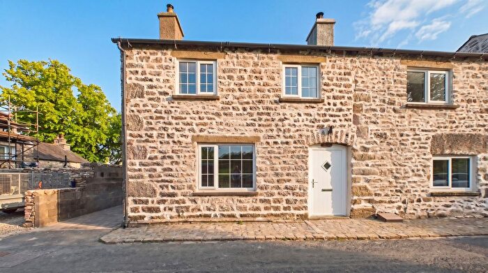 2 Bedroom Cottage For Sale In Stanley Street, Beetham, LA7