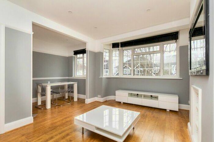 2 Bedroom Maisonette To Rent In Bute Gardens West, Wallington, SM6