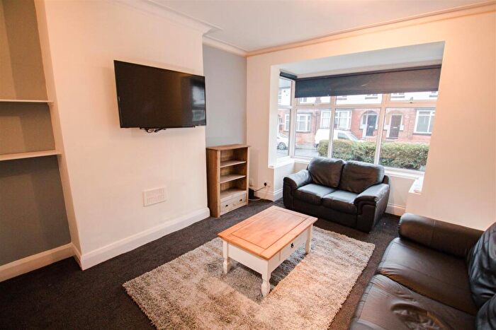 4 Bedroom Terraced House To Rent In Estcourt Avenue, Headingley, Leeds, LS6