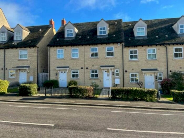 3 Bedroom Town House To Rent In Witney, OX28