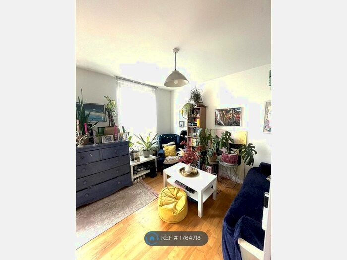 2 Bedroom Flat To Rent In Hackney Road, London, E2