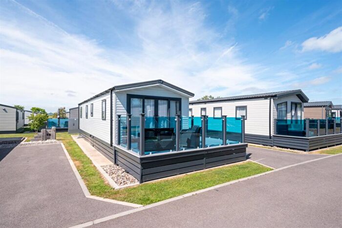 3 Bedroom Property For Sale In Havant Road, Hayling Island, PO11