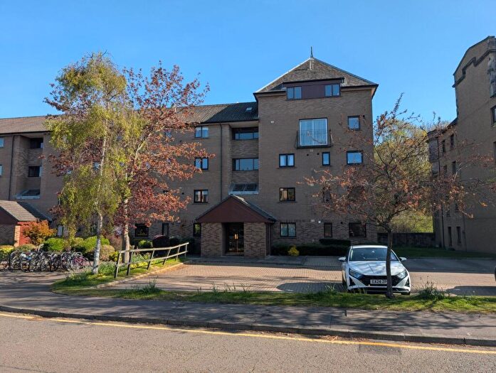 2 Bedroom Flat To Rent In East Parkside, Edinburgh, Midlothian, EH16