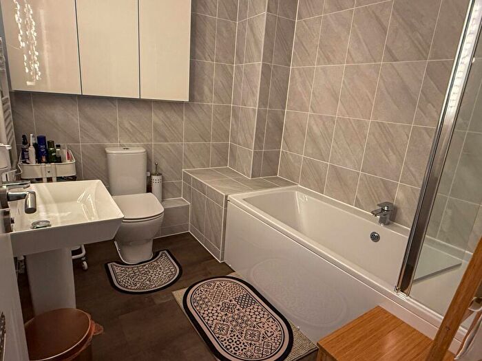 4 Bedroom Town House For Sale In Cogent Crescent, Newbury, RG14