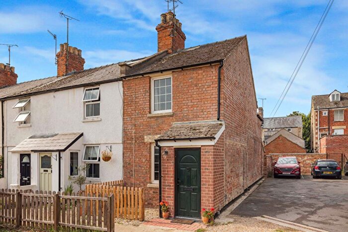 2 Bedroom End Terrace House For Sale In Queen Street, Cirencester, Gloucestershire, GL7