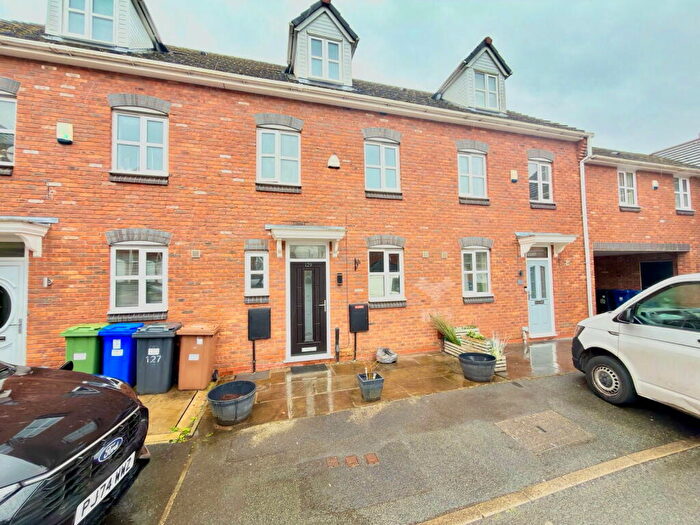 3 Bedroom Town House To Rent In Cromwell Avenue, Stockport, SK5