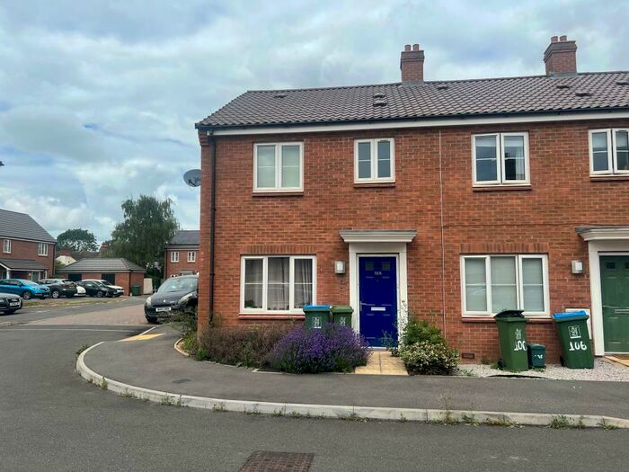 3 Bedroom End Of Terrace House To Rent In Chappell Close, Aylesbury, HP19