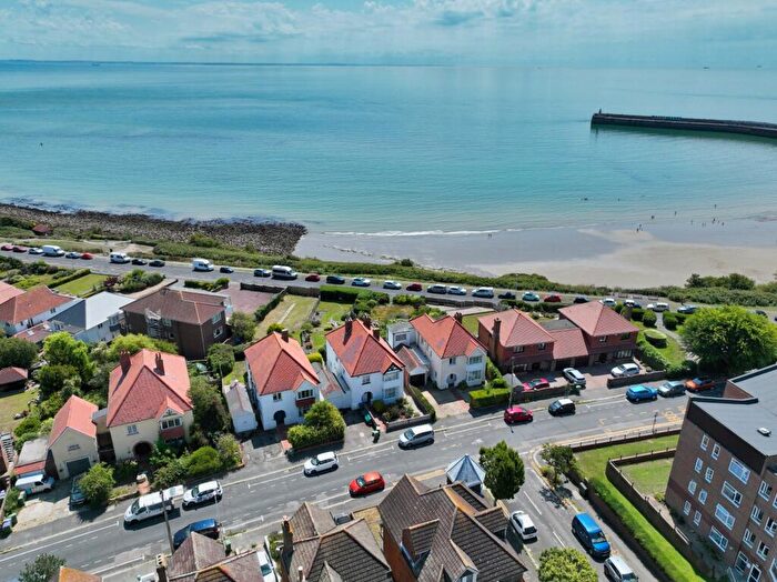 2 Bedroom Flat For Sale In Wear Bay Crescent, Folkestone, Kent, CT19