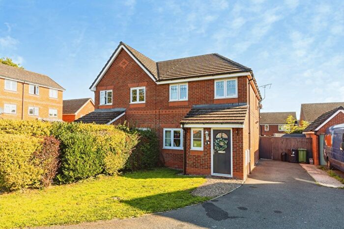 3 Bedroom Semi-Detached House For Sale In Alyn Road, Gwersyllt, Wrexham, LL11