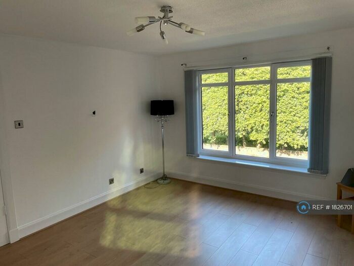 2 Bedroom Flat To Rent In Edgefauld Road, Glasgow, G21