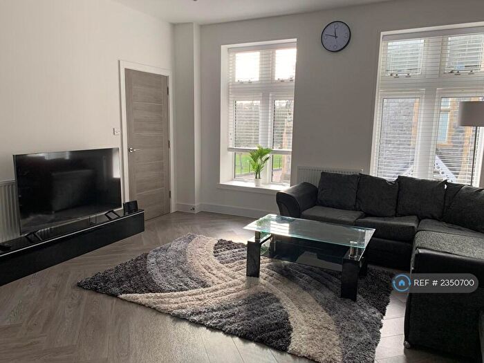 2 Bedroom Flat To Rent In Gate House, Portsmouth, PO3