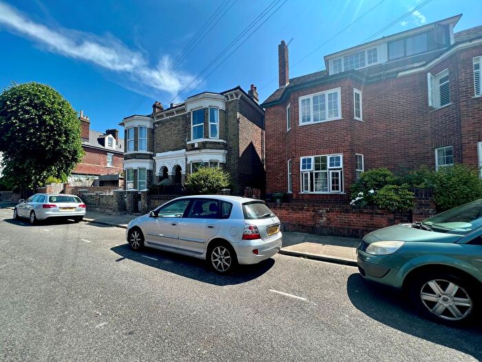 2 Bedroom Flat To Rent In Albert Grove, Southsea, PO5